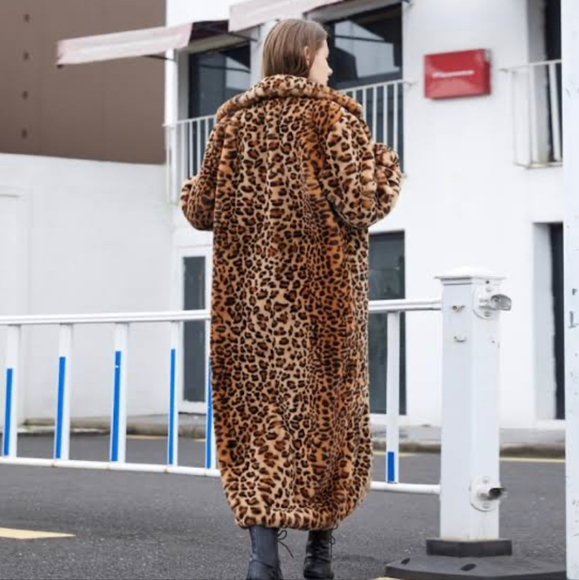 Wore in Dubai 📍 - Picture 3 of 4